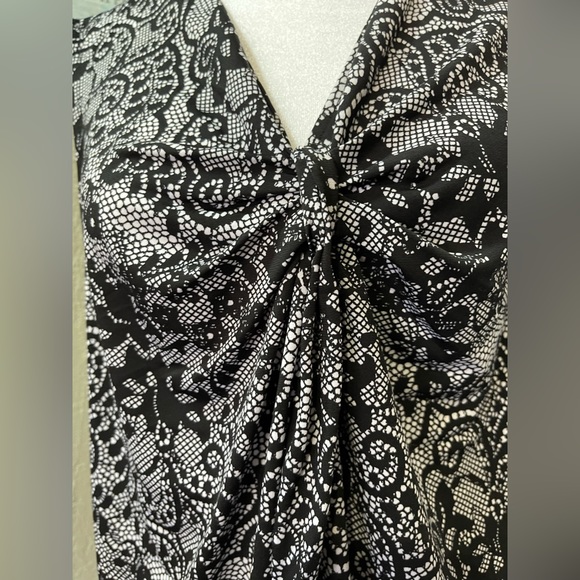 Apt. 9 Women's Sleeveless blouse, Size OX - Picture 2 of 4